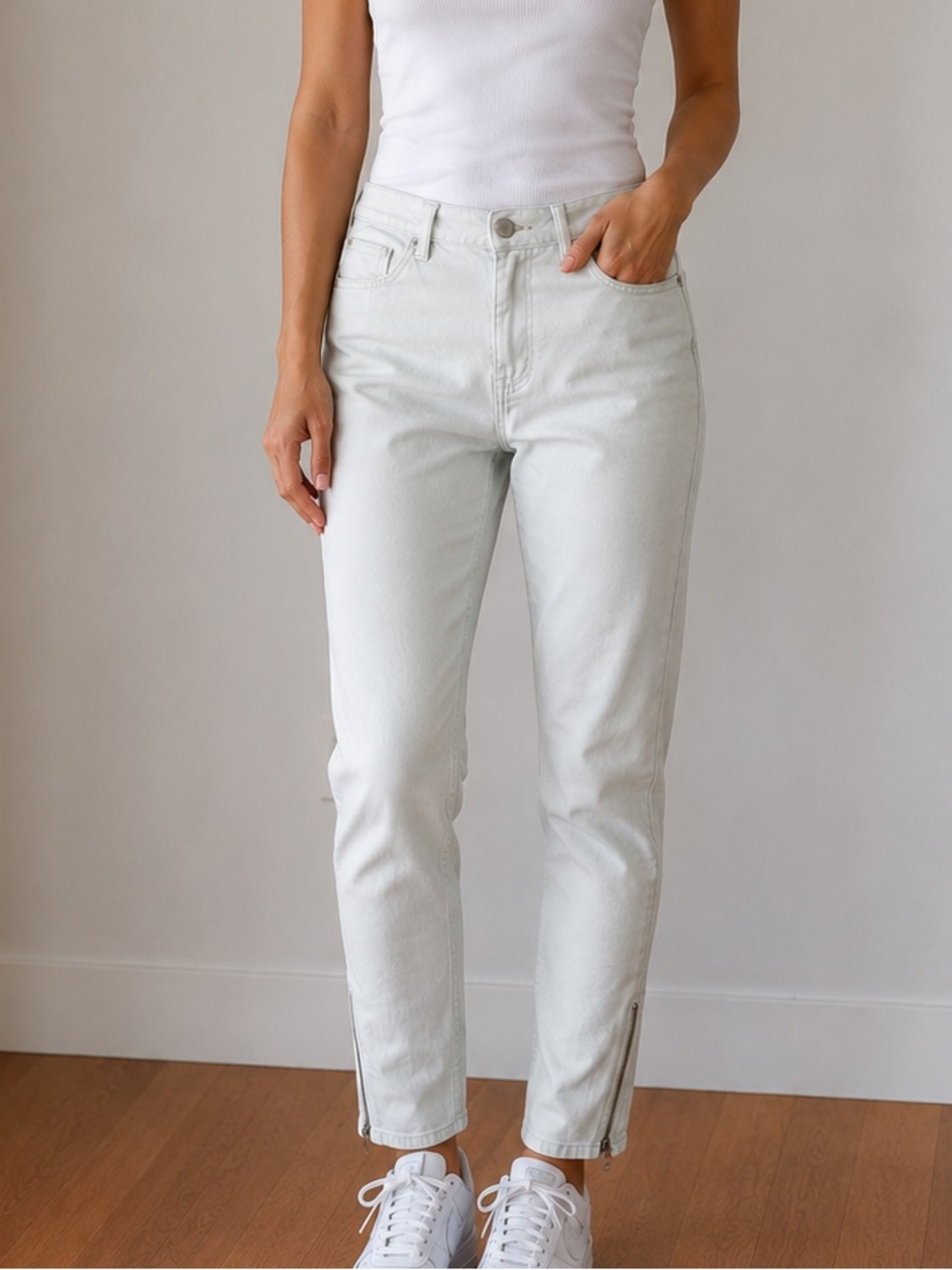 Wilfred Free NWOT Off White Skinny Pants with Ankle Zips Size 10